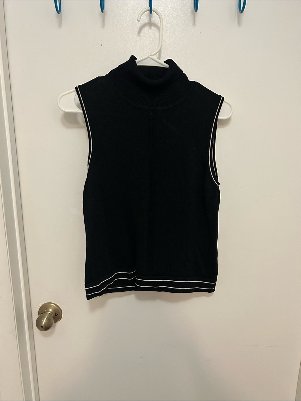 Willi Smith Black Knit Sleeveless Top with White Stitching